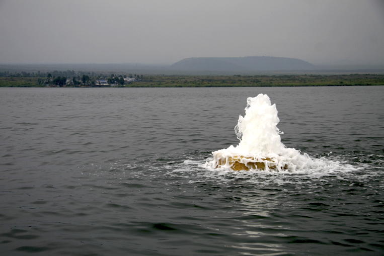 Lake Kabuno Fountain driven by degassing